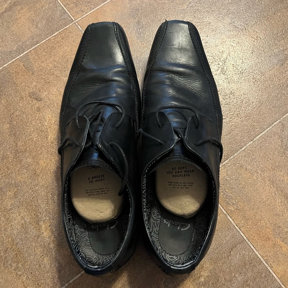 Clarks Black Leather Men's Oxfords